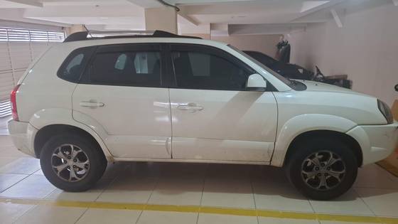 HYUNDAI TUCSON 2.0 MPFI GLS 16V 143CV 2WD FLEX 4P AUTOMÁTICO HYUNDAI TUCSON 2.0 MPFI GLS 16V 143CV 2WD FLEX 4P AUTOMÁTICO